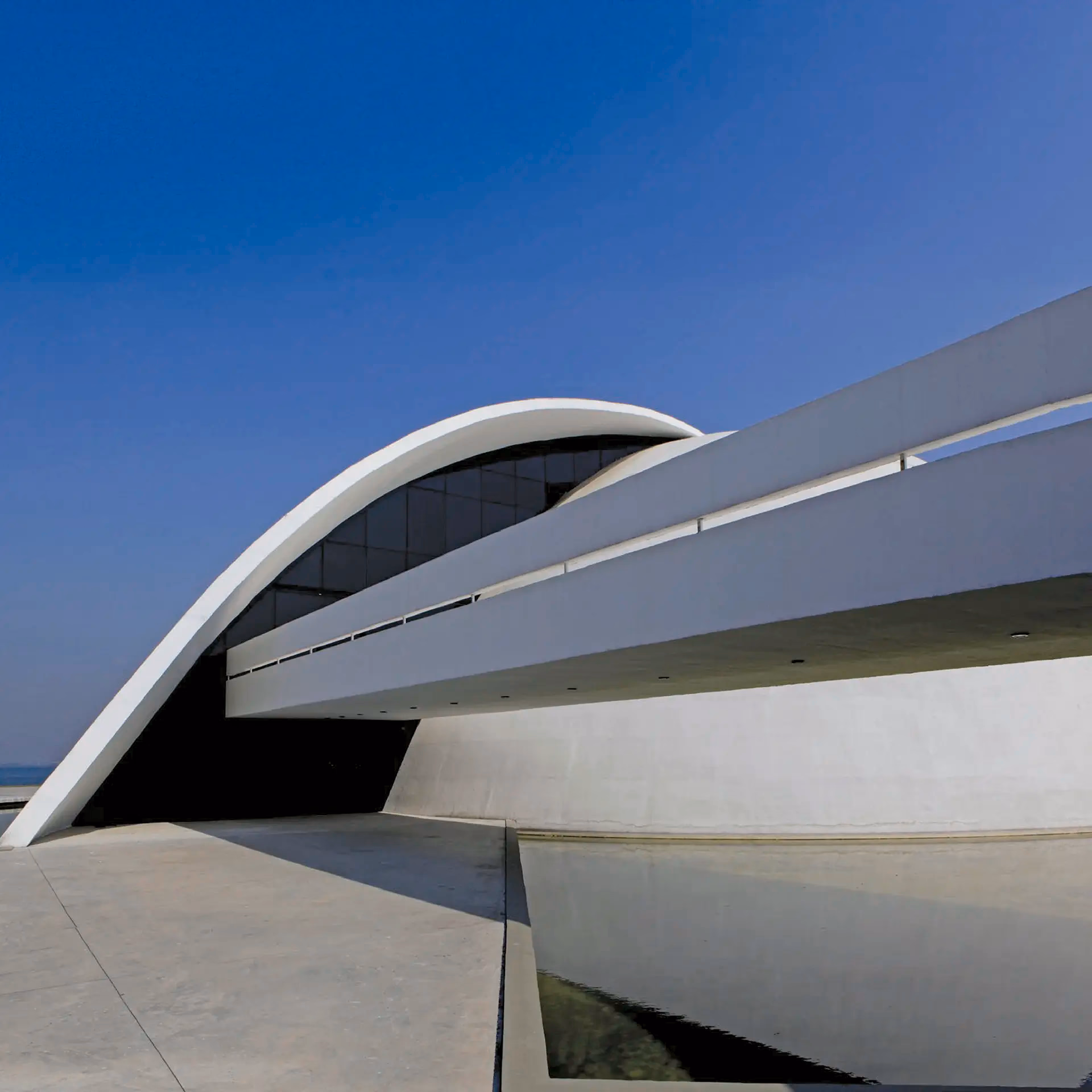 Fundação Oscar Niemeyer - Niterói - 2 de 3